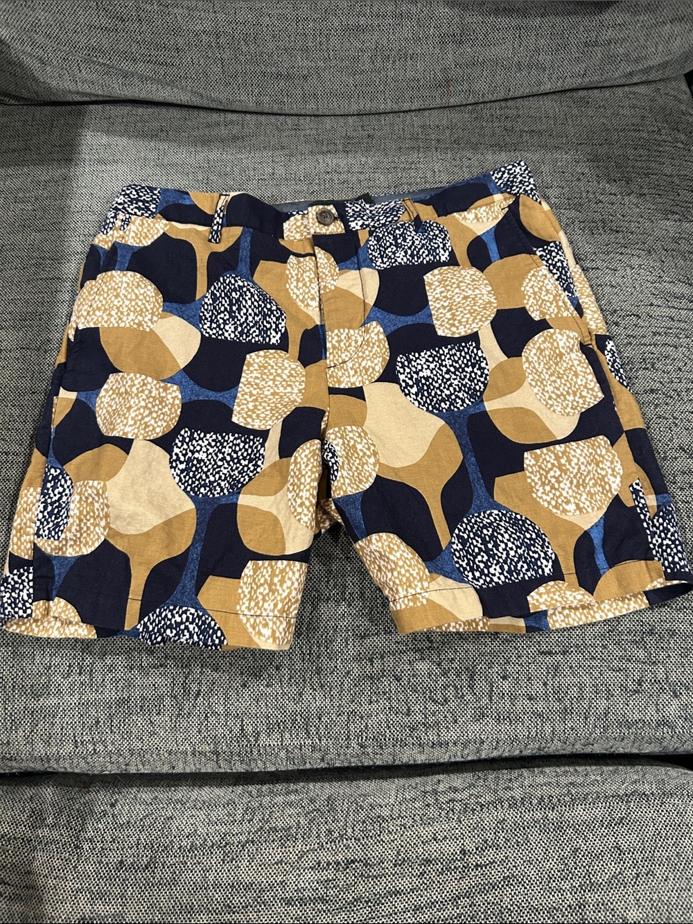 Club Monaco-Geometric Circle Print Shorts in Navy, Tan & Cream